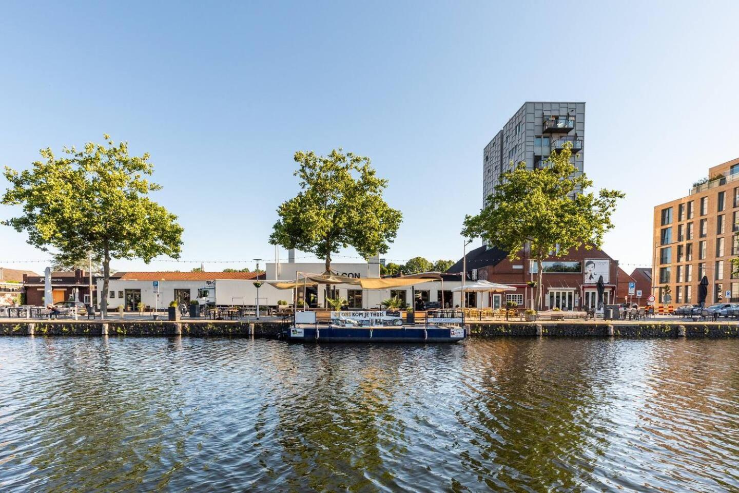 Xxl Loft With Bath Located Stadsvilla Tilburg Eksteriør billede