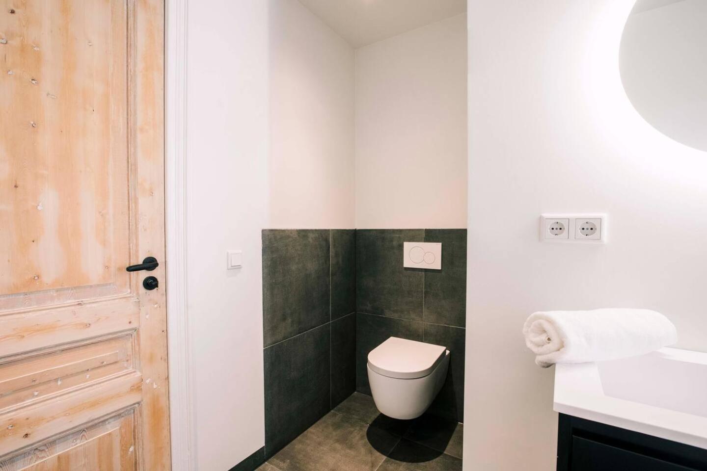Xxl Loft With Bath Located Stadsvilla Tilburg Eksteriør billede