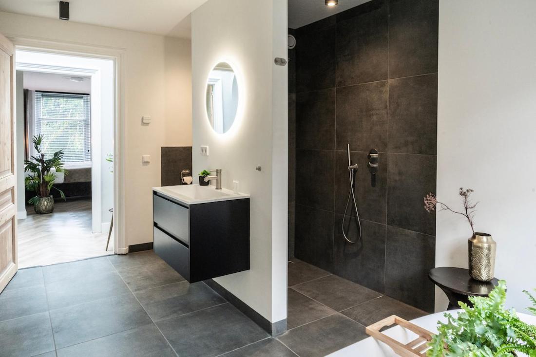 Xxl Loft With Bath Located Stadsvilla Tilburg Eksteriør billede