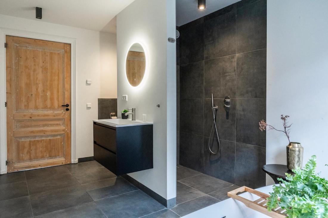 Xxl Loft With Bath Located Stadsvilla Tilburg Eksteriør billede
