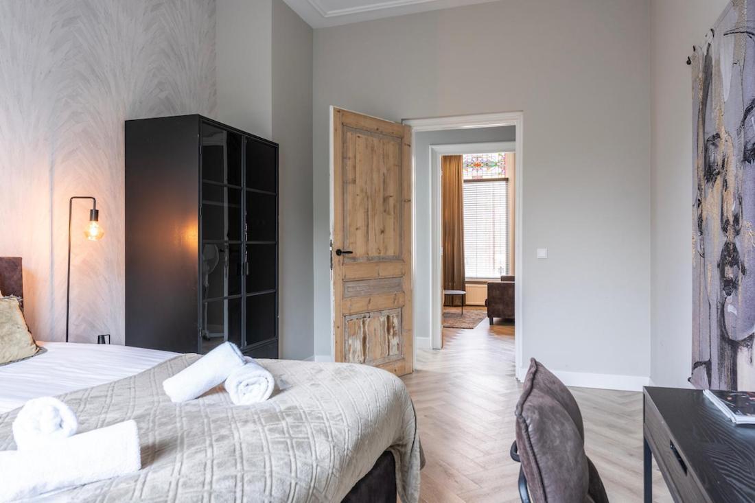Xxl Loft With Bath Located Stadsvilla Tilburg Eksteriør billede