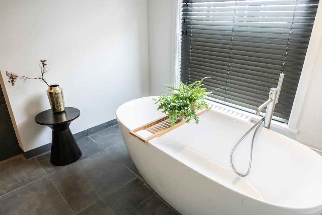 Xxl Loft With Bath Located Stadsvilla Tilburg Eksteriør billede